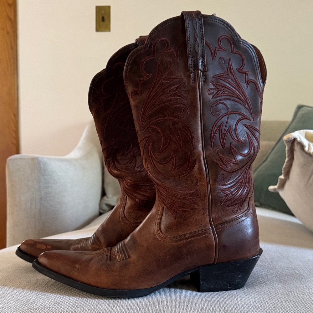 Ariat Brown Western Ankle Boots size 8 good condition.